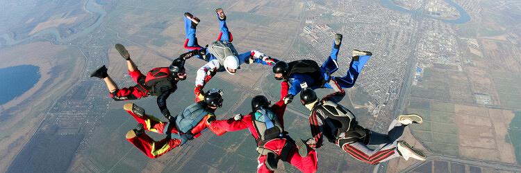 Wat is het verband tussen fysiotherapie en wetenschappelijk onderzoek naar parachutes?