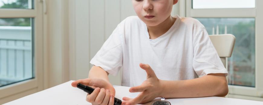 Minder stress en pijn bij naaldprocedures in de kinderdiabeteszorg