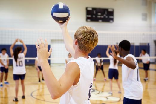 Zijn er biomarkers beschikbaar die kunnen voorspellen wanneer hervatten van sport mogelijk is na hoofdletsel?