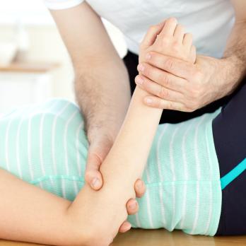 Wat is het effect van een injectie en/of fysiotherapie bij een epicondylitis?